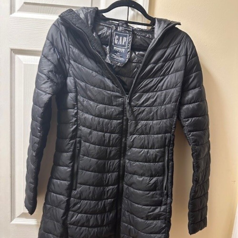 GAP puffer winter coat  NEW, never worn. Size S, vvery warm and comfy